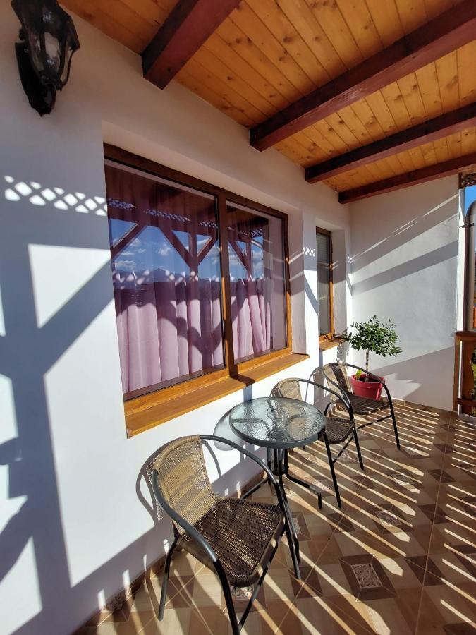 Pensiunea Vera Risnov Bagian luar foto